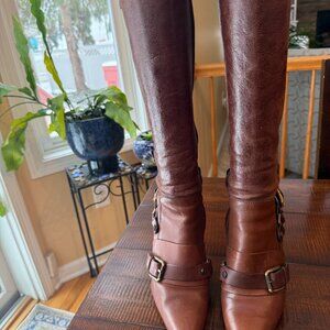 Beautiful Dolce & Gabbana brown boots.